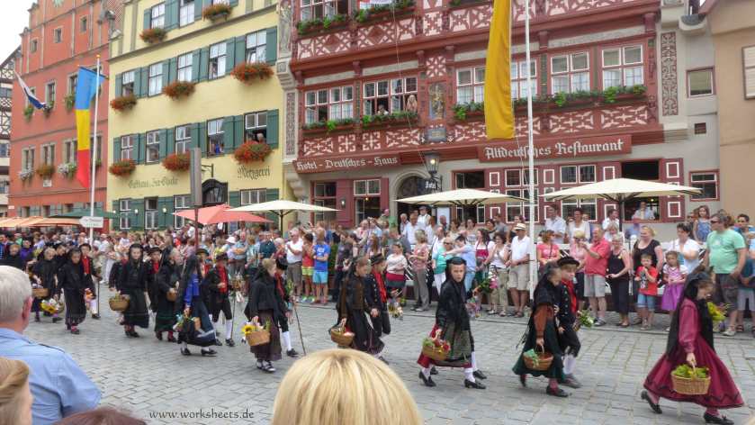 1Dinkelsbhl-Trachtengruppe_Segringen